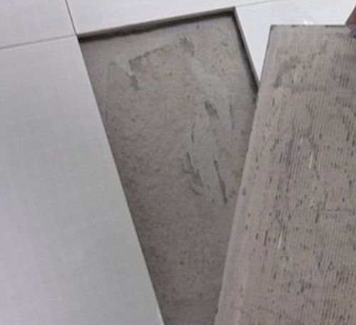 阿里地瓷砖空鼓维修公司分享瓷砖铺贴时如果打浆（即涂抹在瓷砖背面和基层上的砂浆或瓷砖胶）过少，会带来以下问题